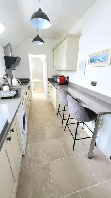 Bosun'S Cottage Luxury Stay In The Heart Of Town Уеймут Екстериор снимка